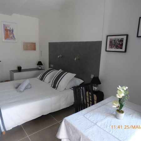 Mas Maurane-Chambre D'Hote Avec Spa Prive Aux Portes D'Arles Tarascon Exterior photo