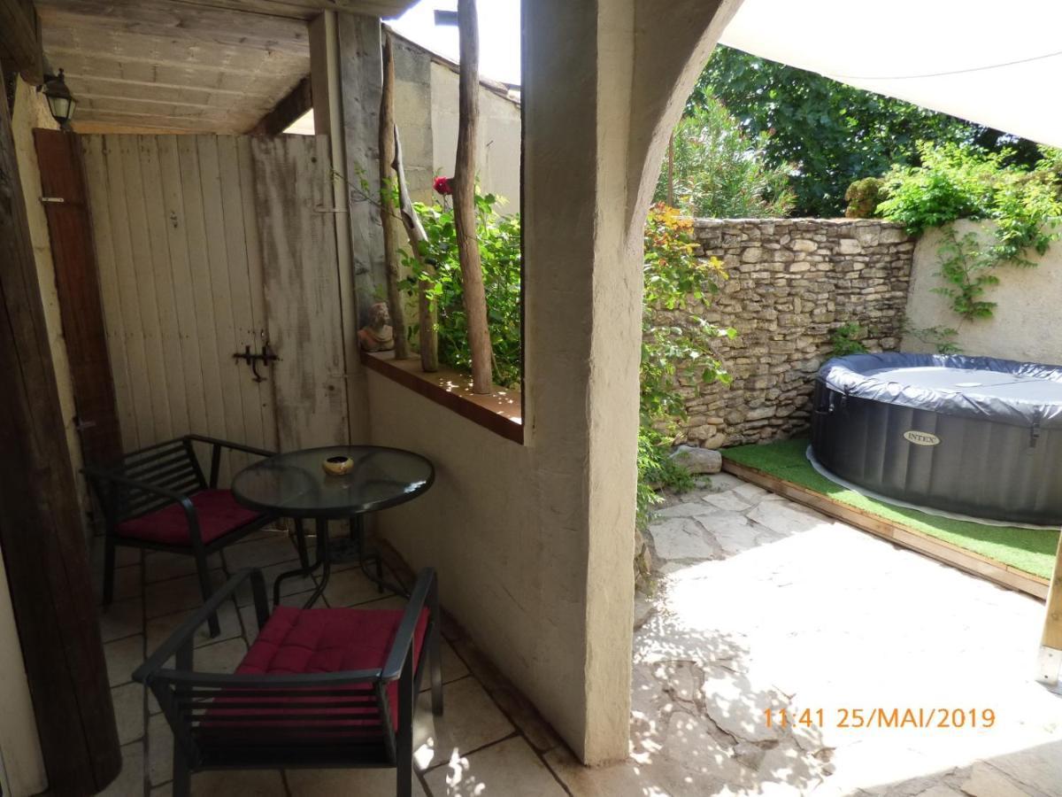 Mas Maurane-Chambre D'Hote Avec Spa Prive Aux Portes D'Arles Tarascon Exterior photo