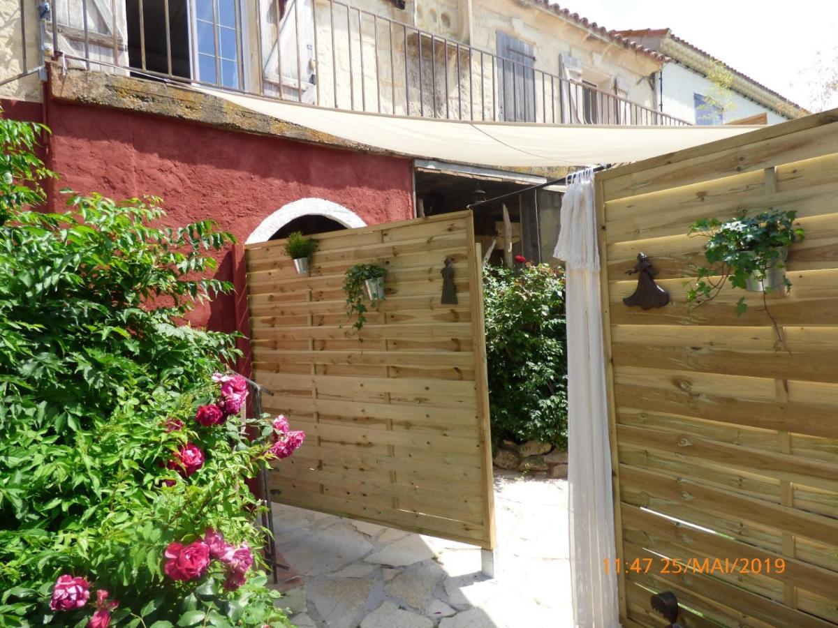 Mas Maurane-Chambre D'Hote Avec Spa Prive Aux Portes D'Arles Tarascon Exterior photo