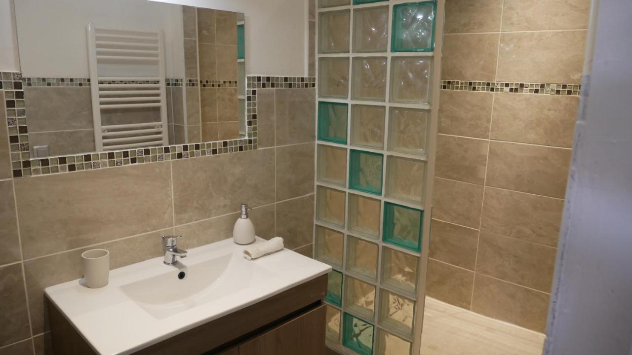 Mas Maurane-Chambre D'Hote Avec Spa Prive Aux Portes D'Arles Tarascon Exterior photo