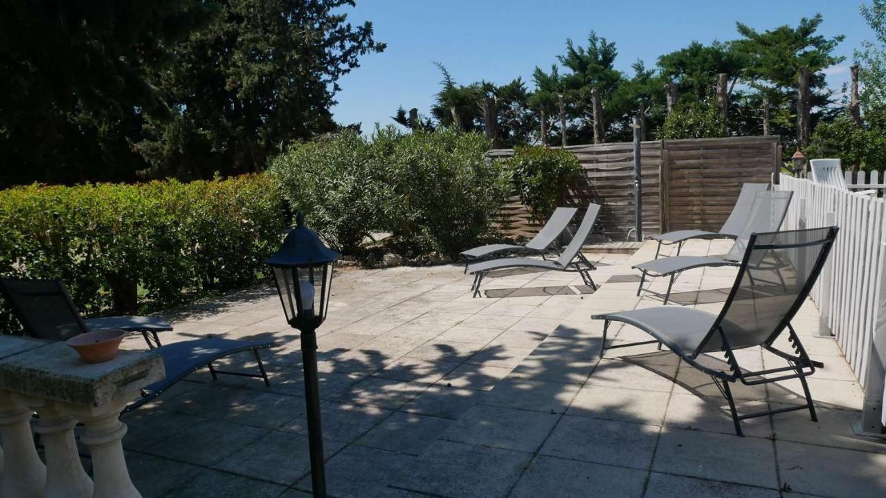 Mas Maurane-Chambre D'Hote Avec Spa Prive Aux Portes D'Arles Tarascon Exterior photo