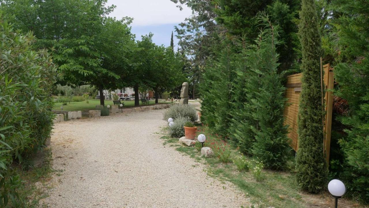 Mas Maurane-Chambre D'Hote Avec Spa Prive Aux Portes D'Arles Tarascon Exterior photo